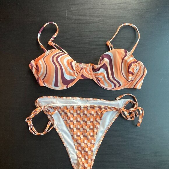 GARAGE BIKINI SET SIZE XS - Picture 2 of 7